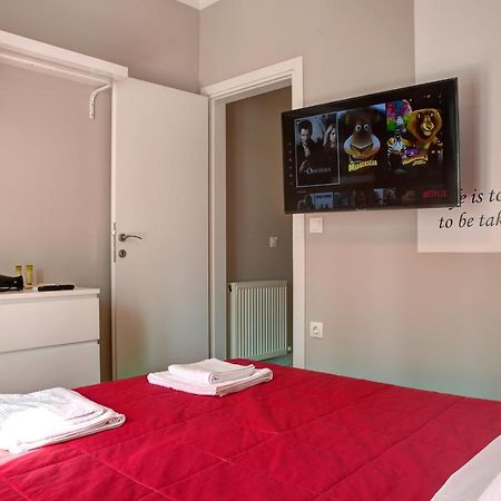Modern Style Home Near The Train Station Tesalonika Bagian luar foto
