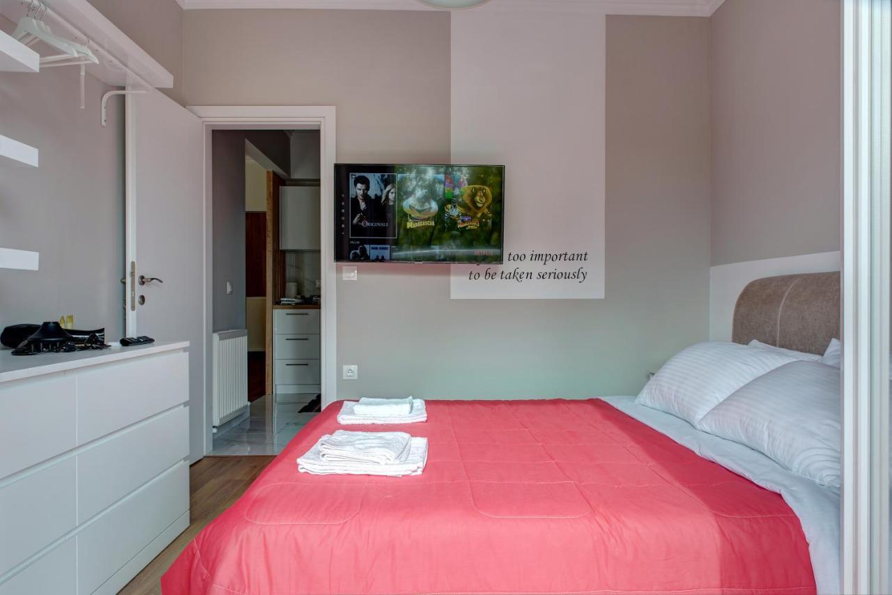 Modern Style Home Near The Train Station Tesalonika Bagian luar foto