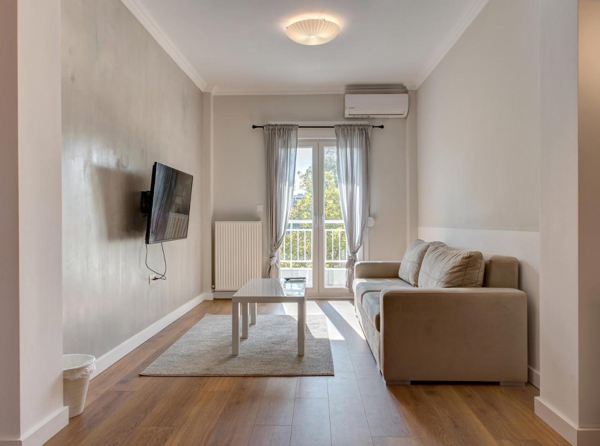 Modern Style Home Near The Train Station Tesalonika Bagian luar foto